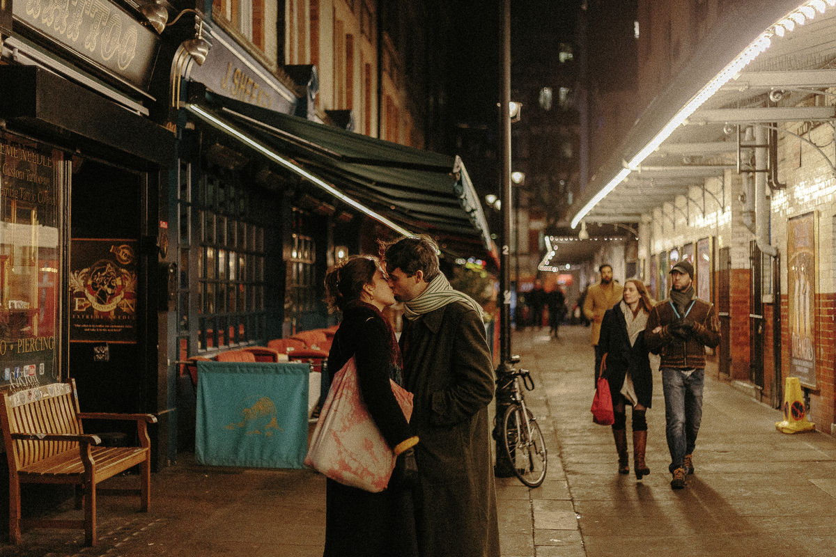 St Martin's Court Kiss, London (A3 29x42cm)
